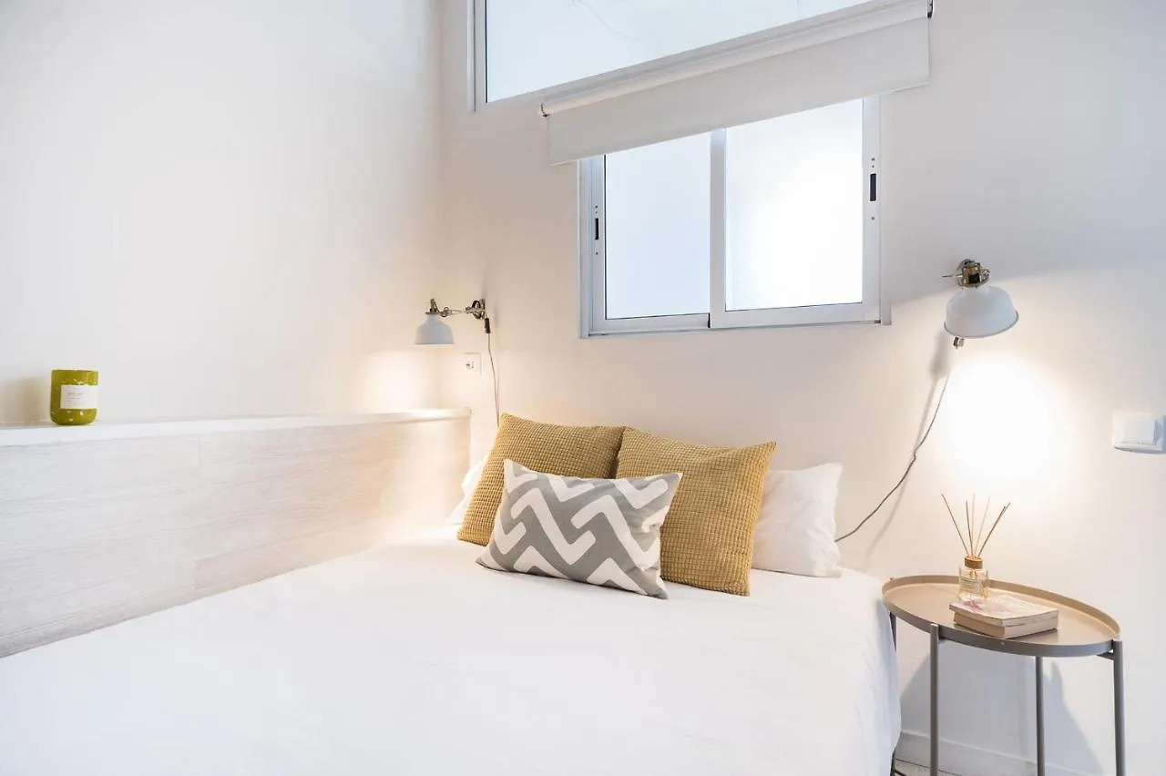 Cozy Apt With Sunny Terrace In The Heart Of Gracia Barcelona Spanyolország