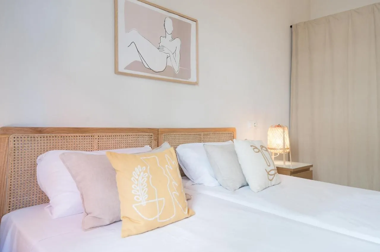 Apartman Cozy Apt With Sunny Terrace In The Heart Of Gracia Barcelona